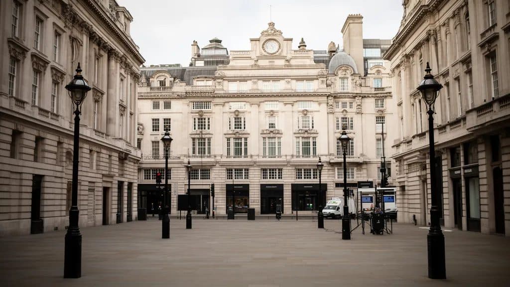 Une nouvelle statue mystérieuse apparaît au centre de Londres, un Banksy ?