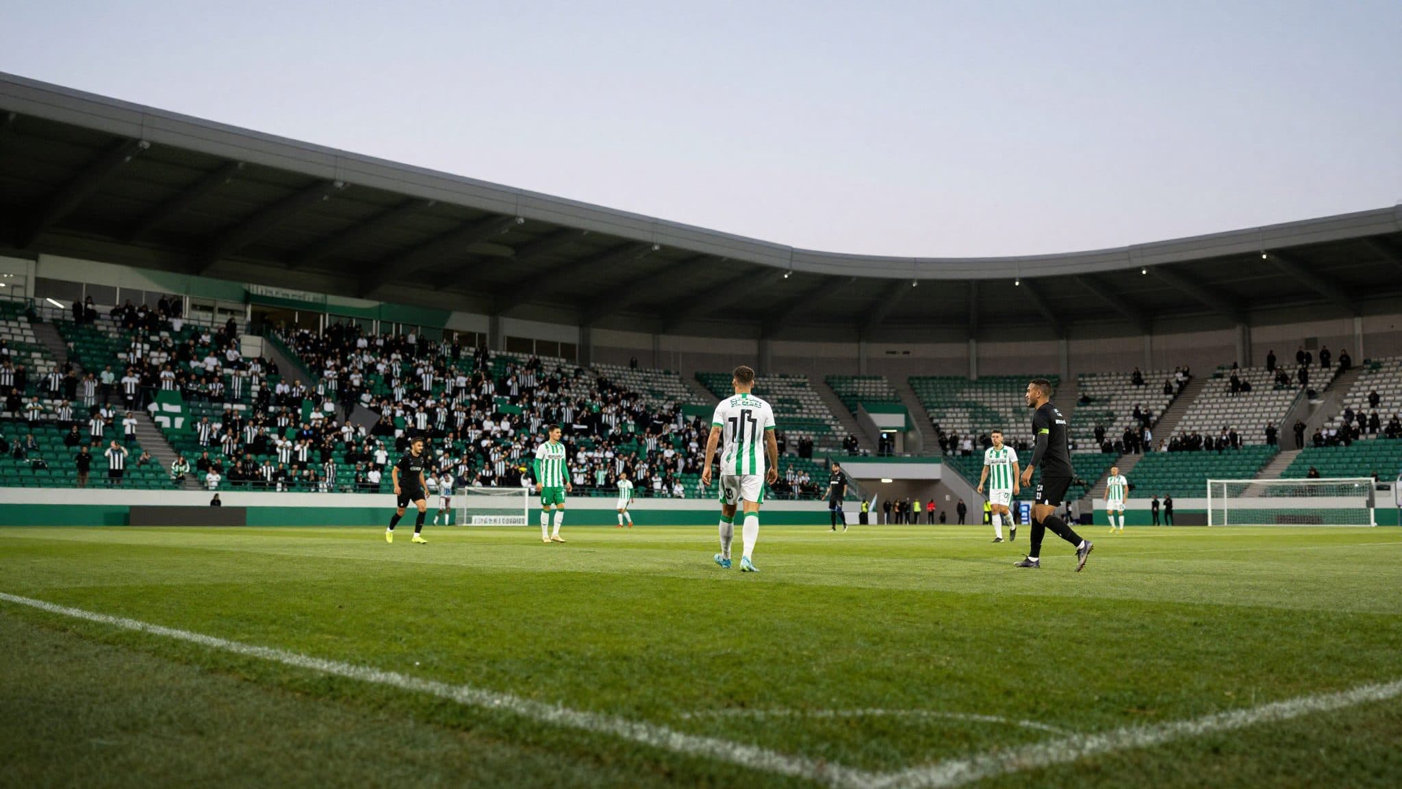 Sturm Graz s'impose dans le derby styrien à Hartberg grâce à sa supériorité numérique