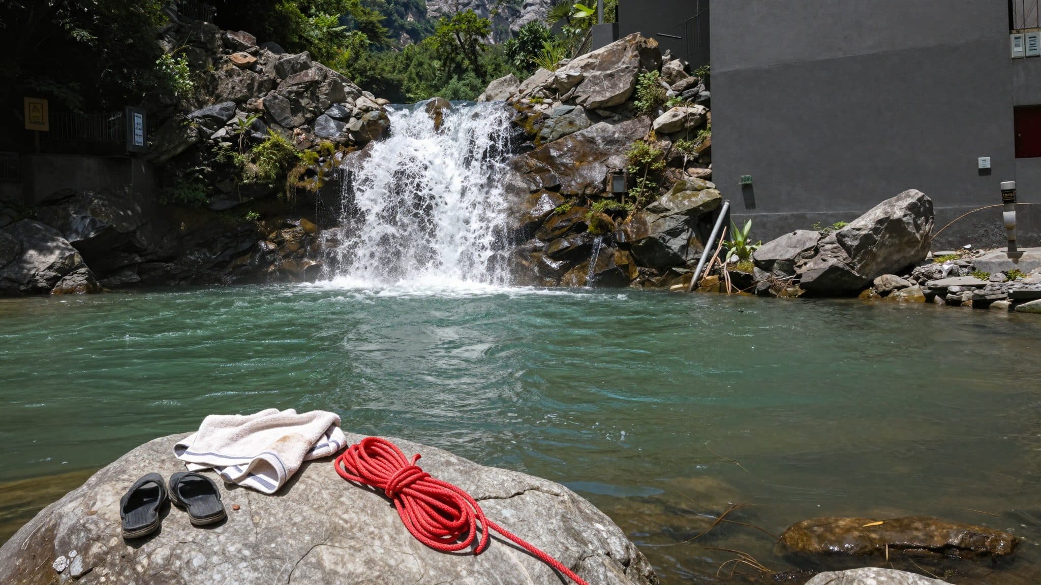 Deux morts lors d'un accident de baignade sur l'Ill à Bludenz – un enfant de dix ans et un jeune homme de 22 ans meurent après un saut dans la cascade