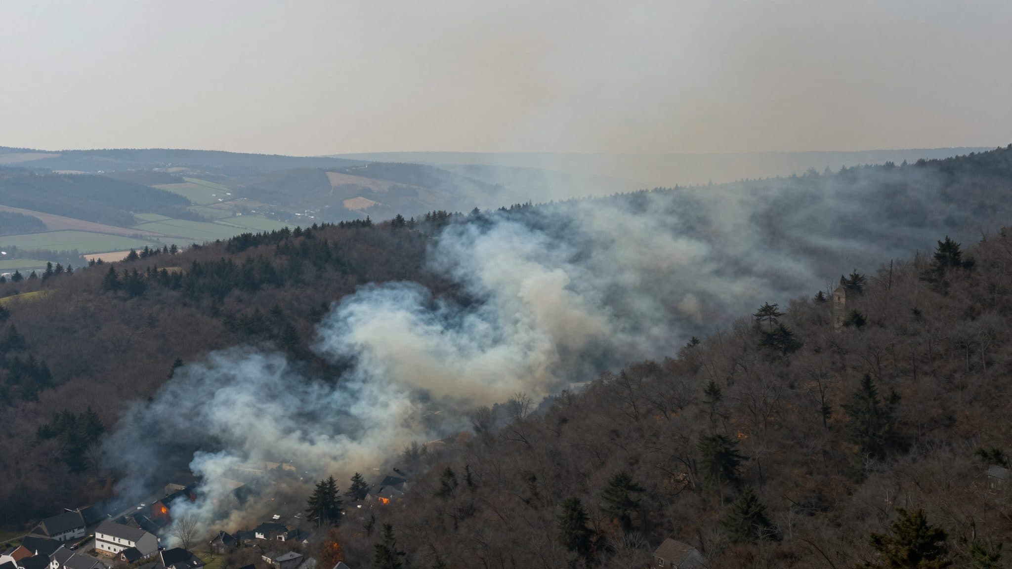 D'importants incendies touchent le Hohen Venn et les communes frontalières, la fumée atteint la Rhénanie-Palatinat