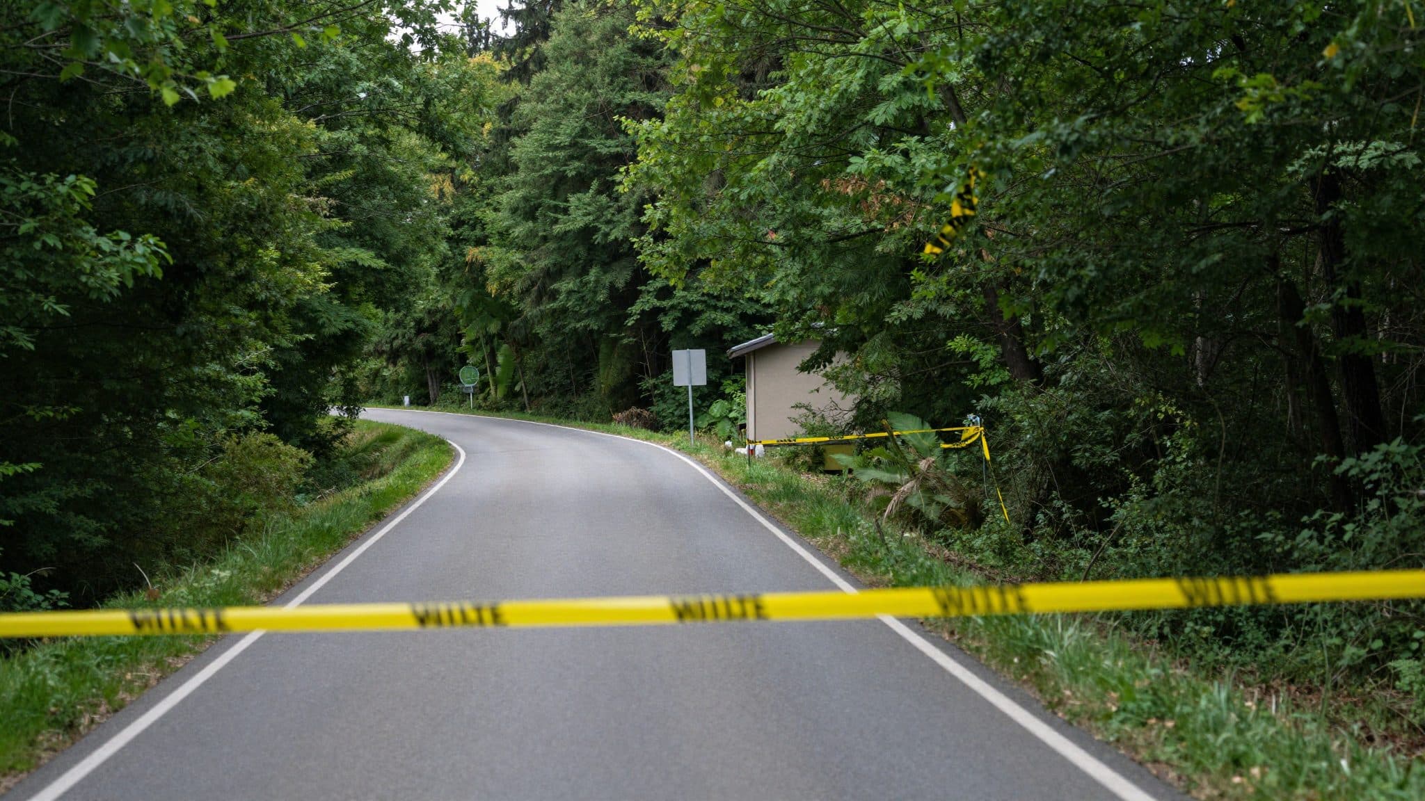 Motard de 23 ans décède après une collision avec une voiture dans le district de Mödling