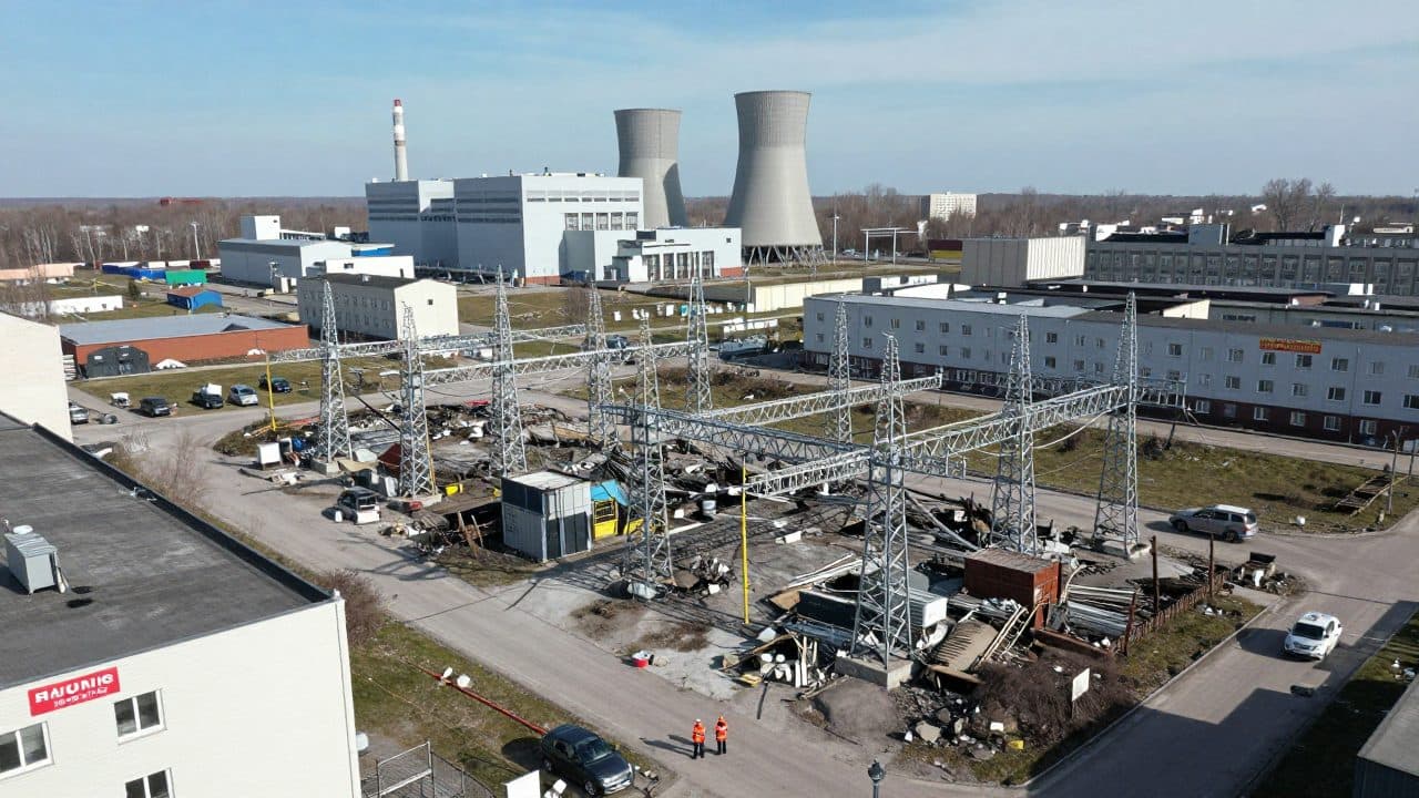 La Russie fait état d’attaques contre des centrales électriques et un entrepôt ukrainiens