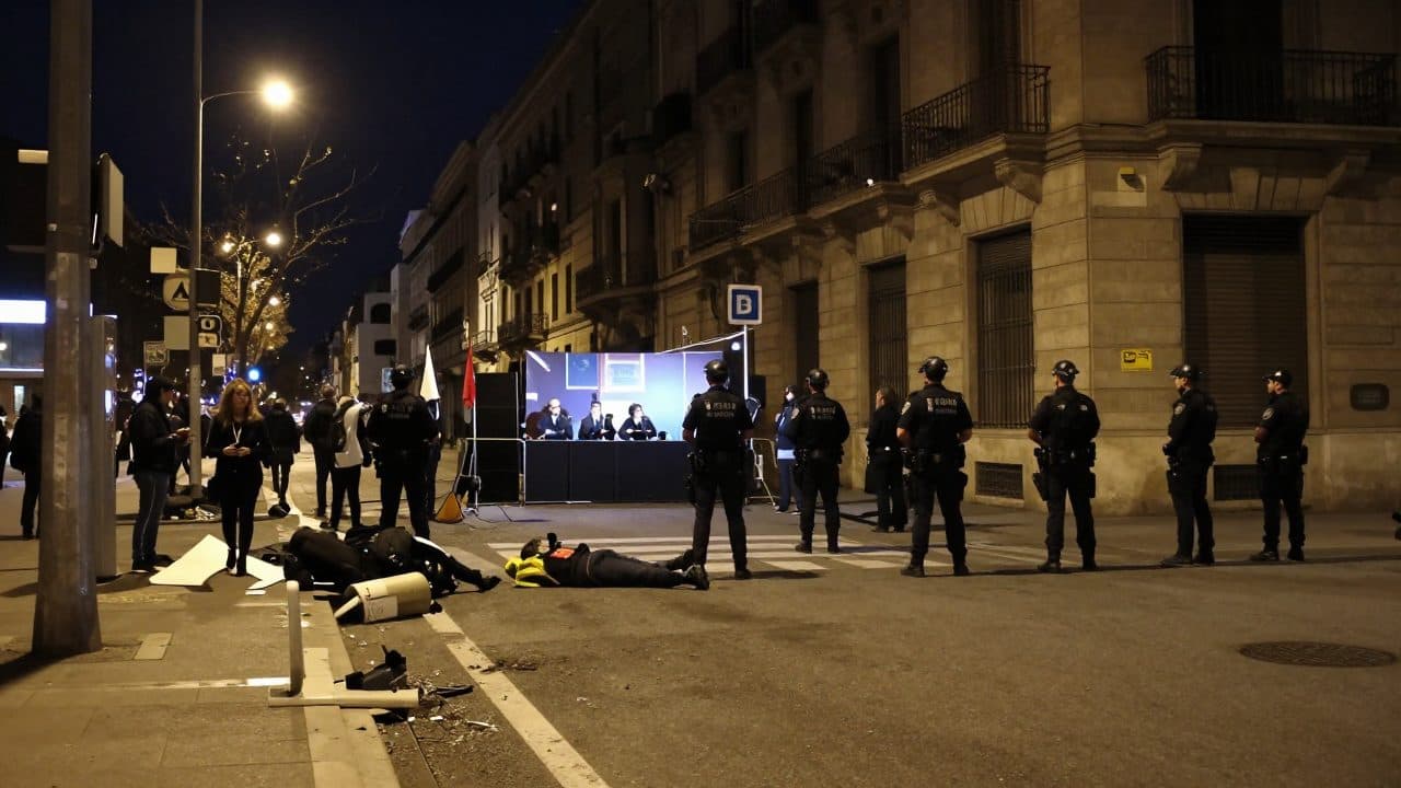 Barcelone : environ 100 arrestations après des troubles lors de manifestations