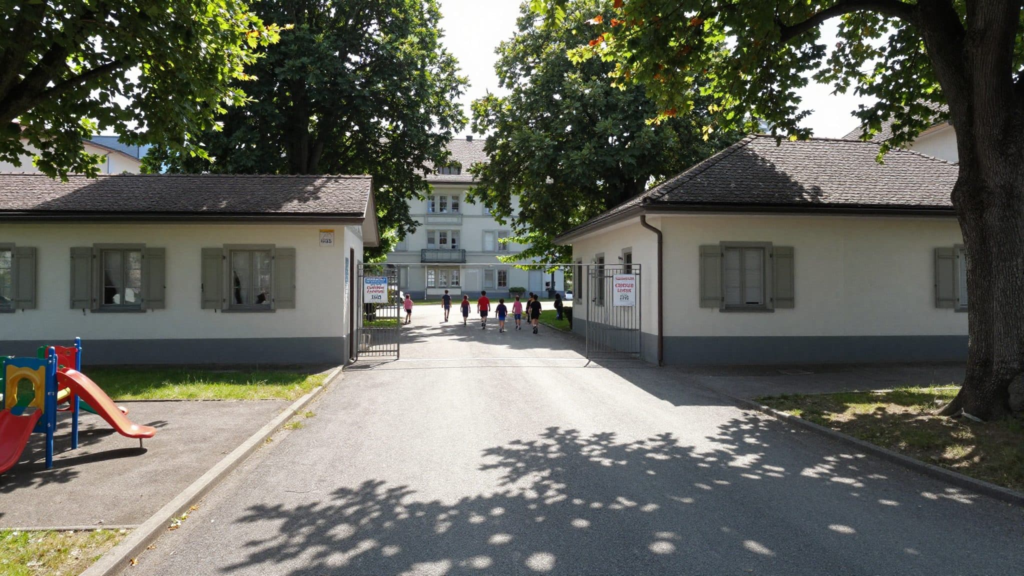 Débat sur les congés canicule dans le canton de Zurich : les écoles agissent de leur propre initiative, l'Office de l'école primaire reste passif