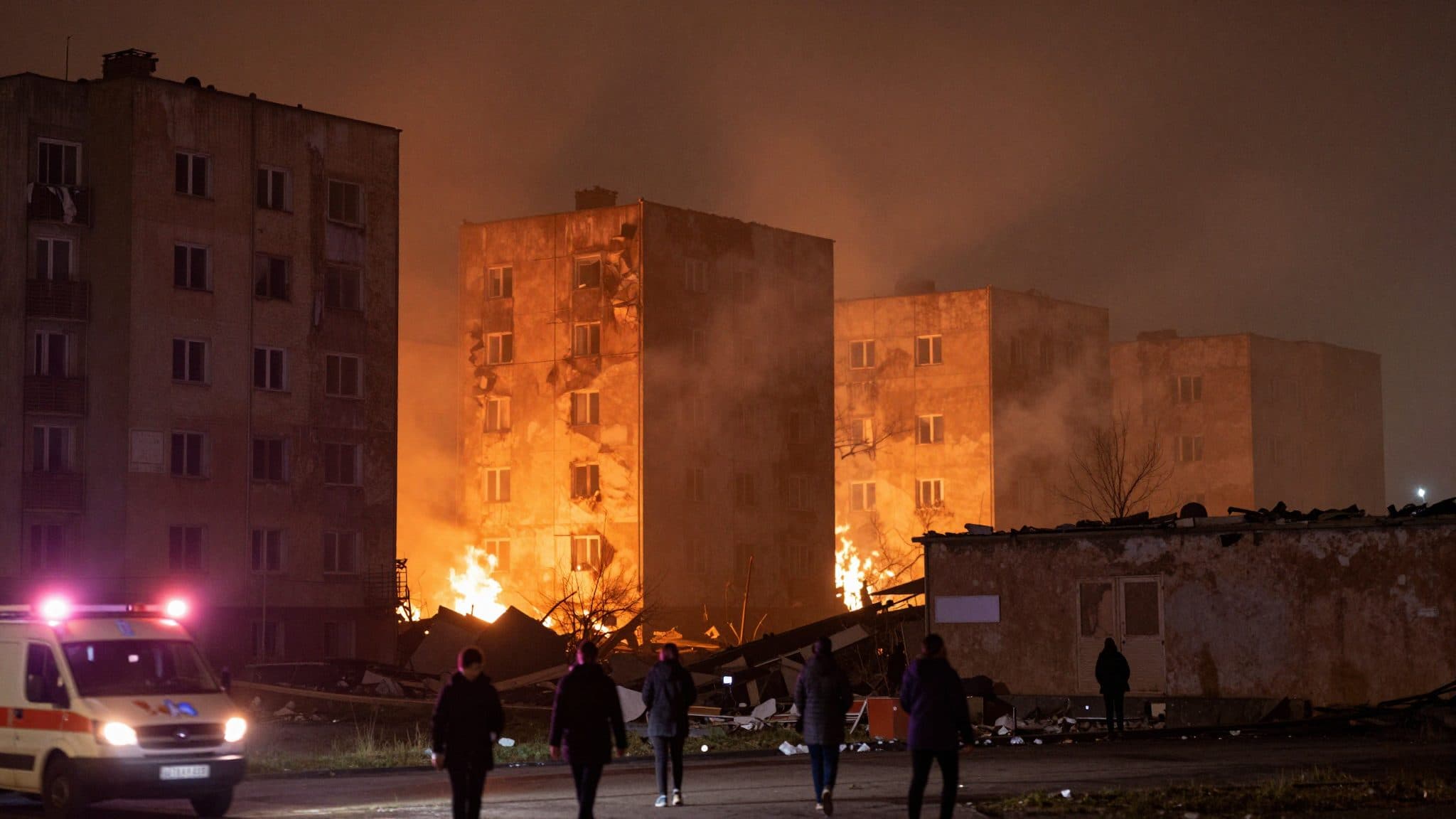 Vague d'attaques russes sur Kiev fait au moins dix morts avant le sommet de l'OTAN