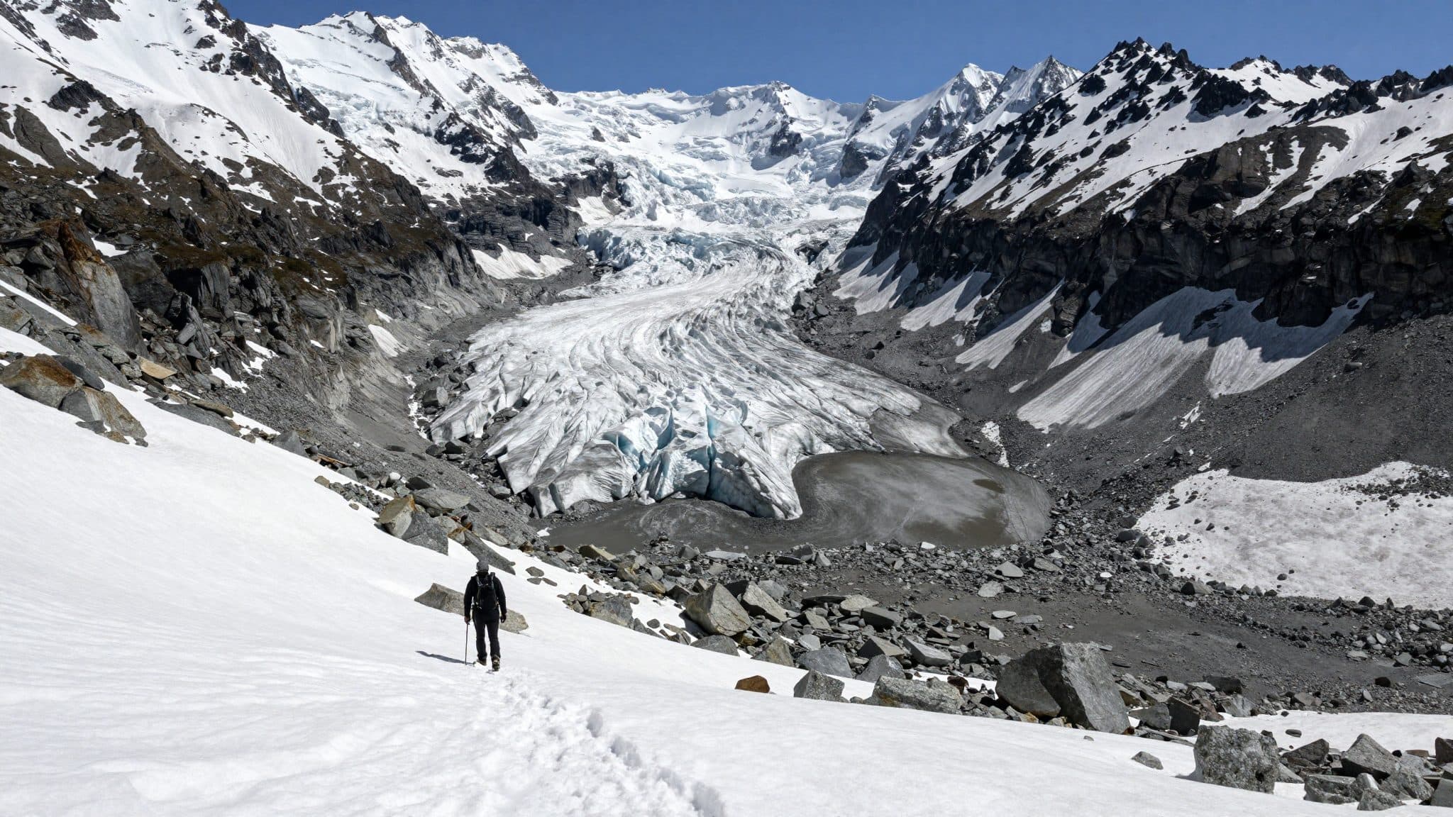 Rapport suisse sur les glaciers : des dizaines de masses de glace au bord de la disparition