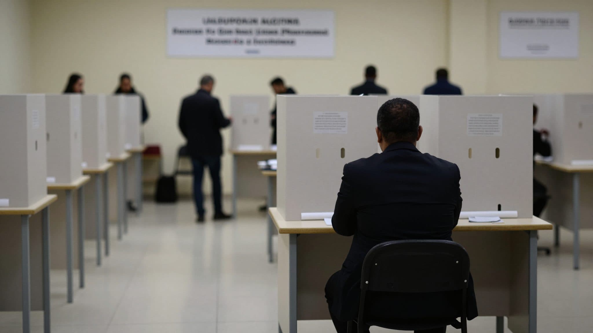 Le FLN remporte les élections législatives en Algérie – participation à un niveau historiquement bas