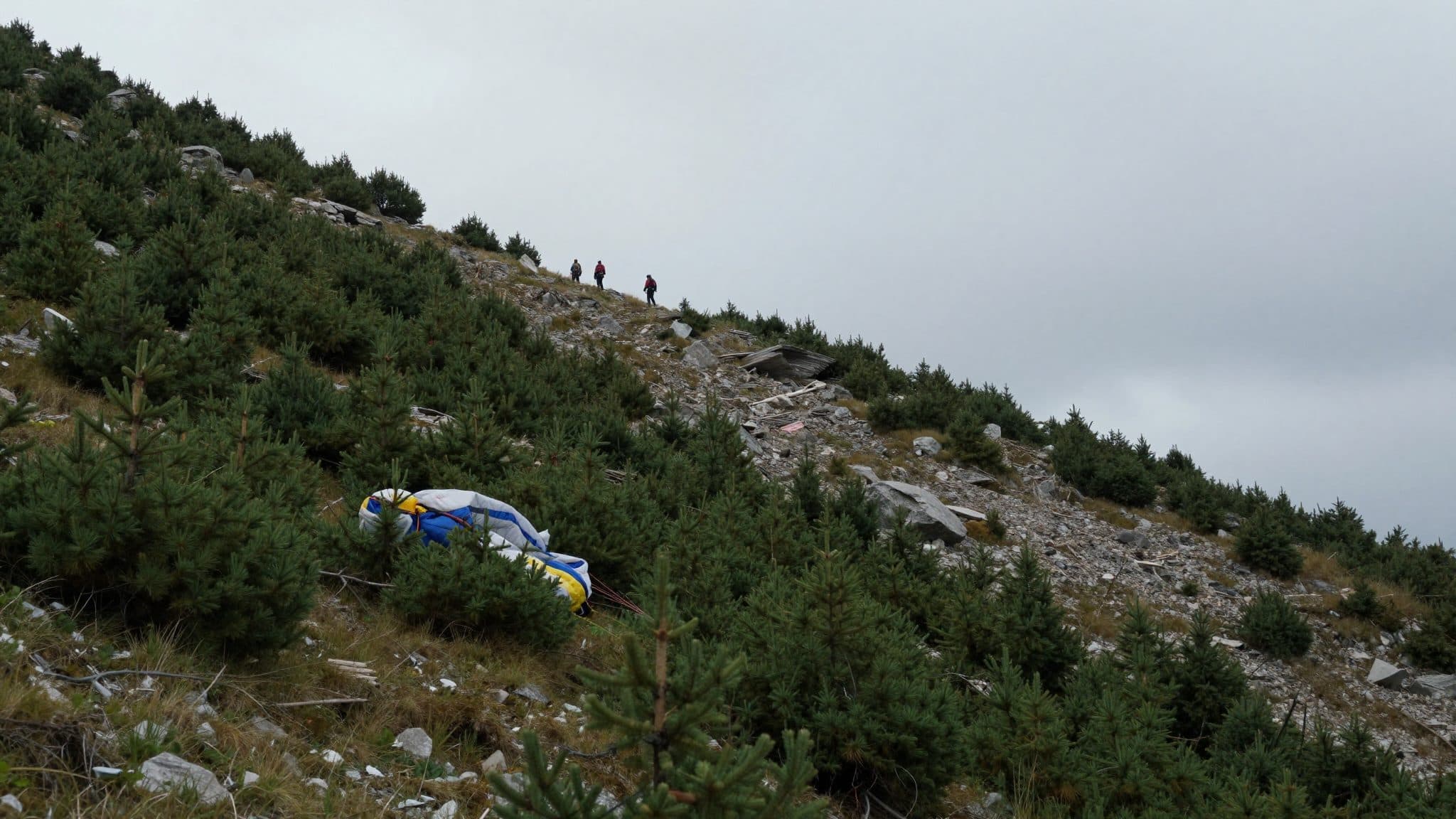 Un pilote de parapente s'écrase sur la Gemeindealpe et est secouru par le secours en montagne
