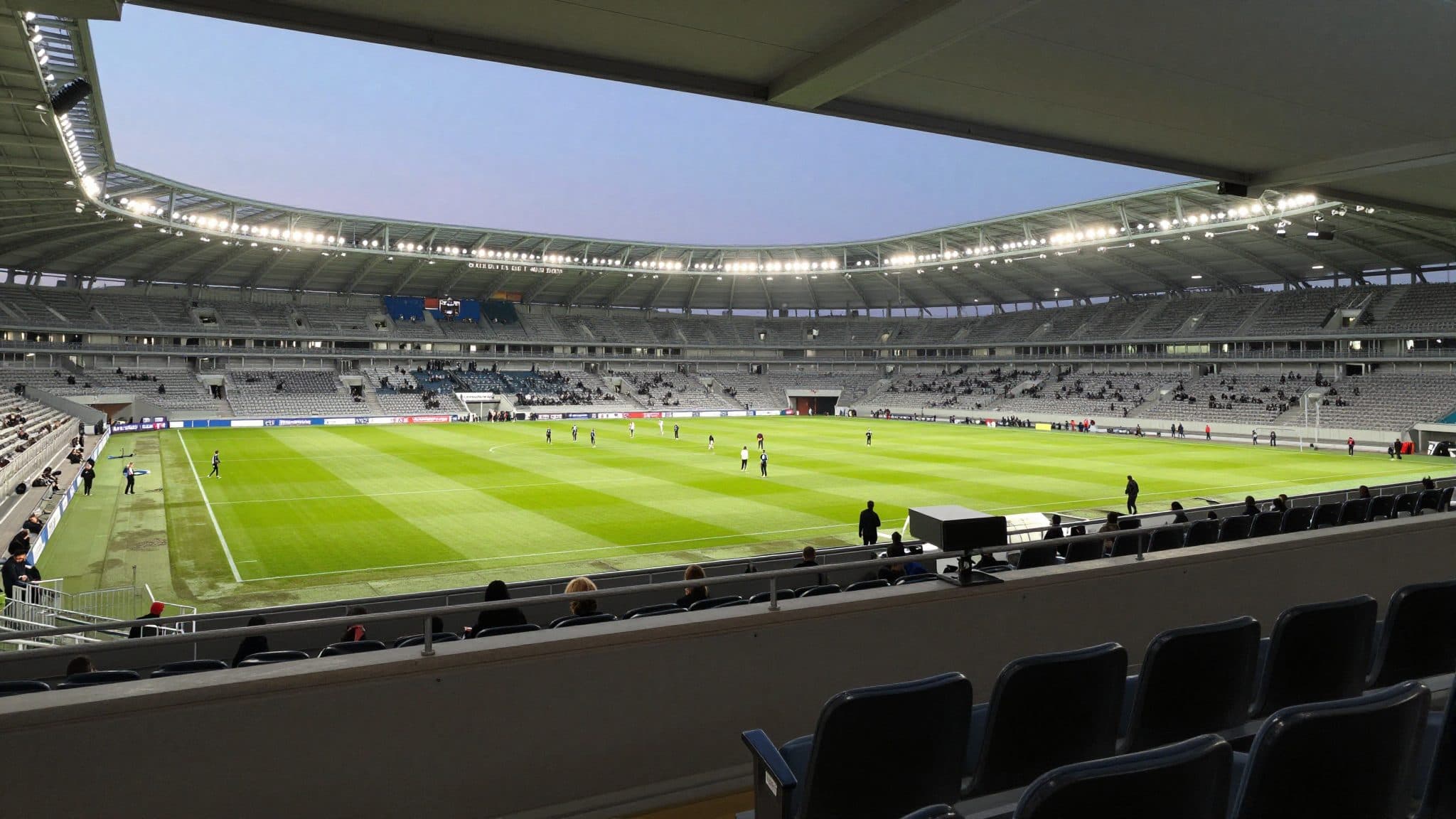 FC Augsburg avec le jeune Anton Kade contre le Borussia Dortmund – Klopp observe le match