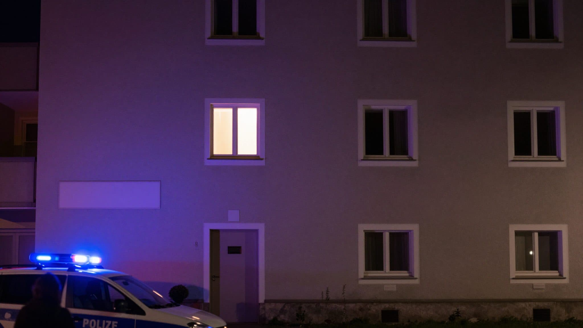 Arrestation à Salzbourg : un homme de 24 ans aurait blessé, menacé et séquestré sa partenaire