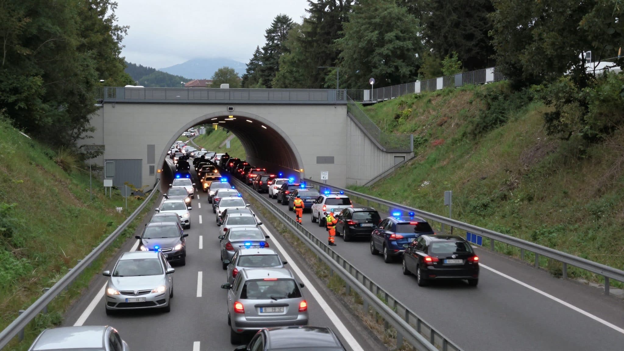 Un carambolage en série sur l'A14 près de Bregenz paralyse l'autoroute de la vallée du Rhin pendant plusieurs heures
