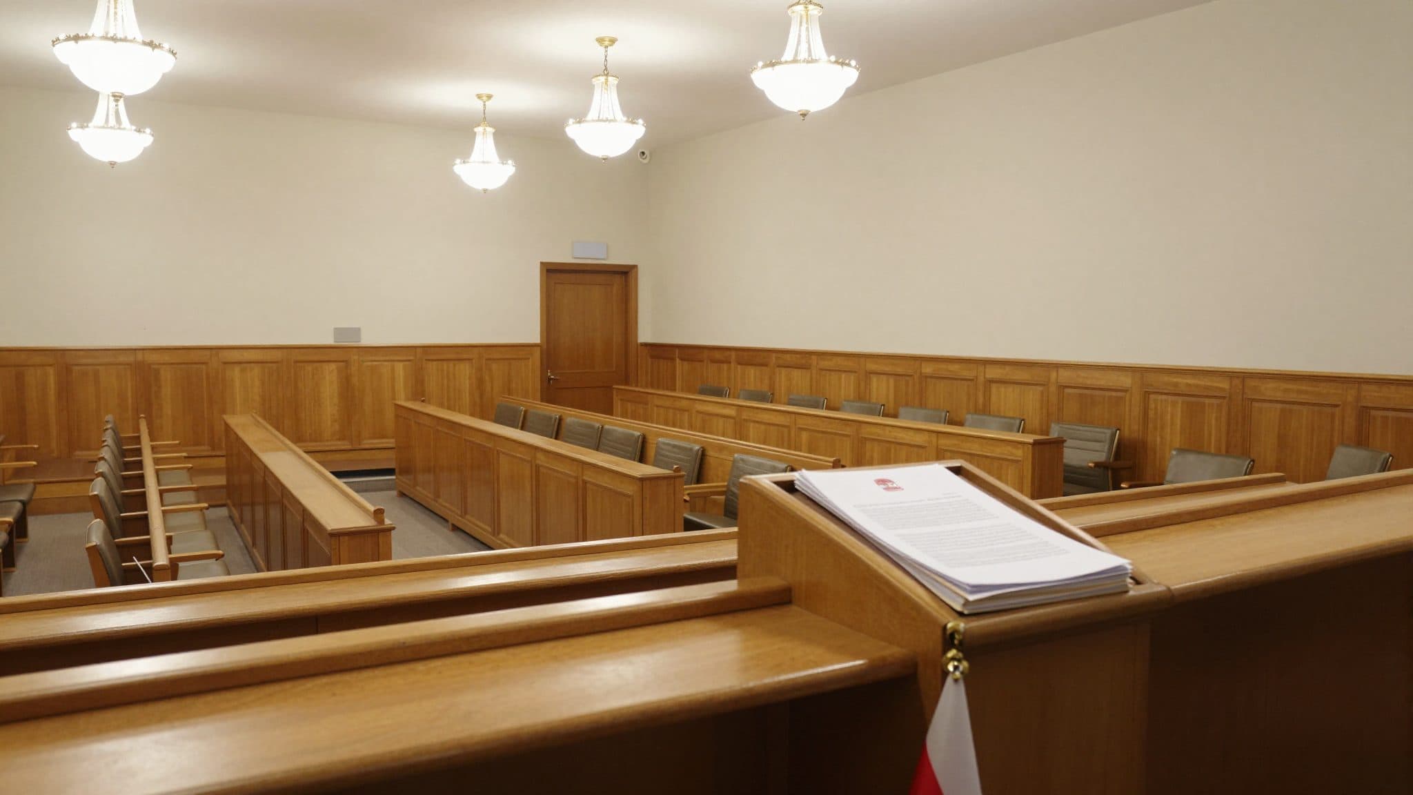 Conflit de ligne dure : plus de 30 députés quittent le PiS polonais autour de l'ex-chef du gouvernement Morawiecki