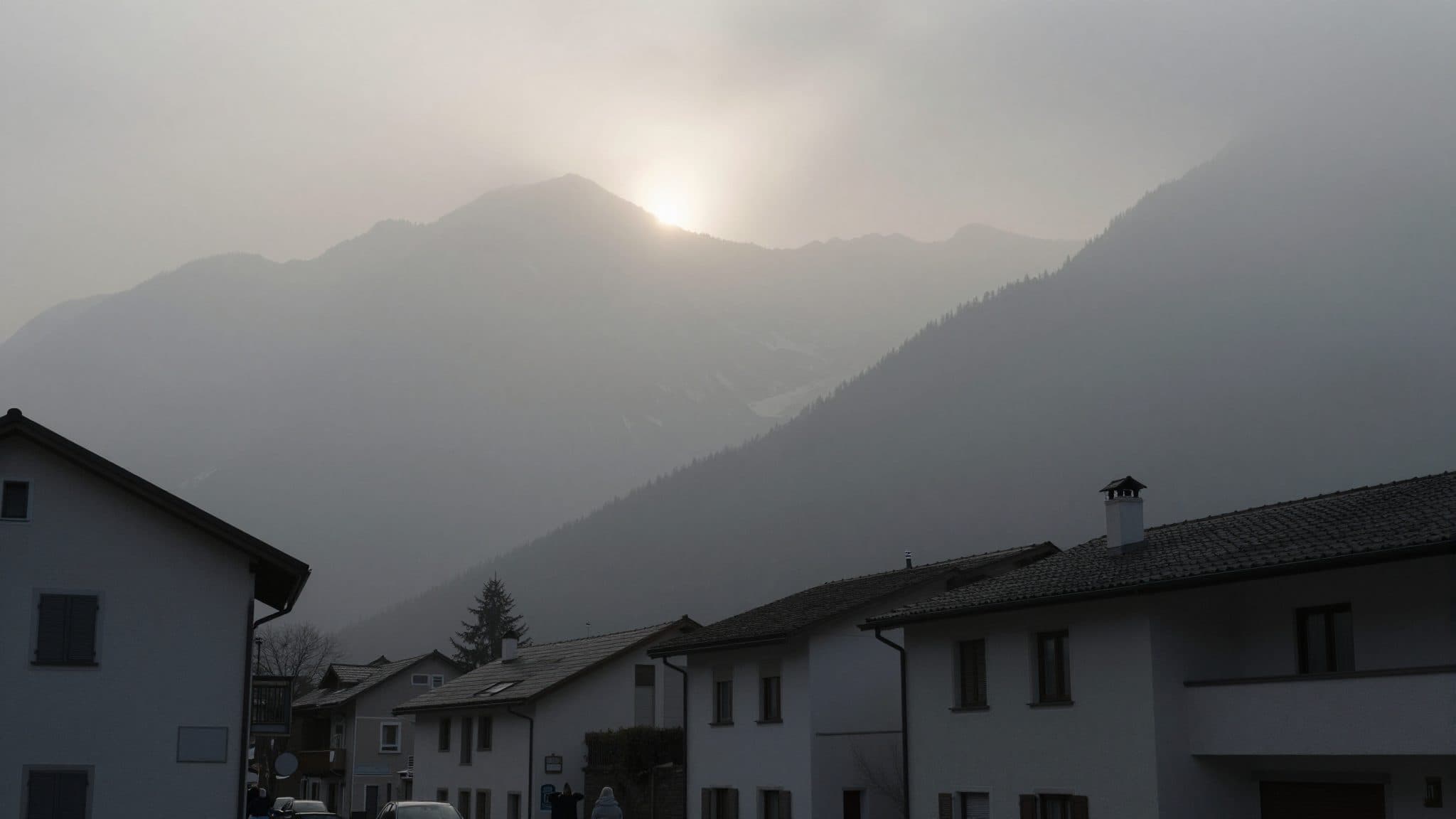 Voile de fumée sur Villach : une odeur de brûlé alerte les habitants de Carinthie