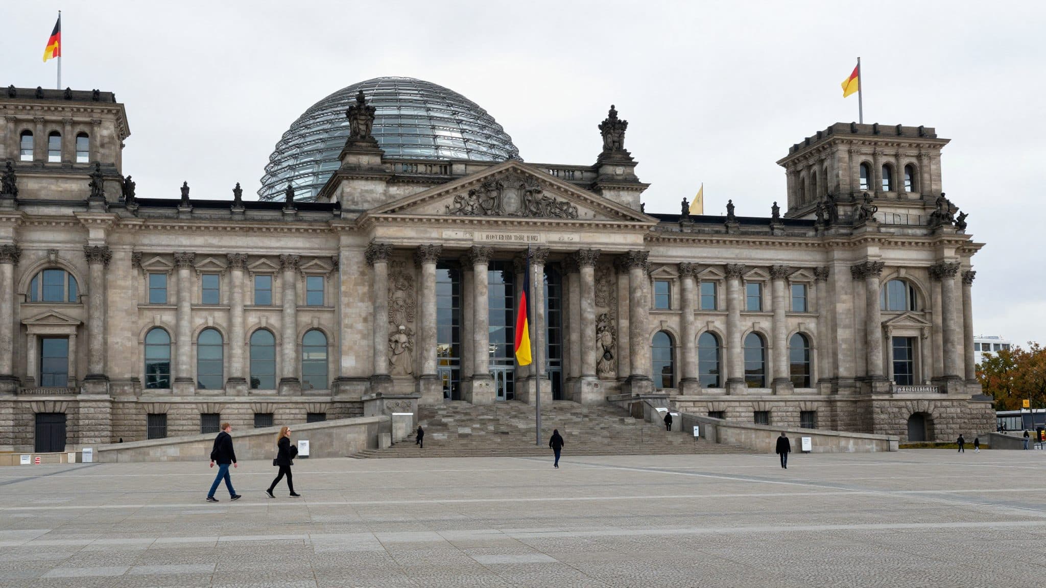 Après la démission de Spahn : l'Union cherche sa succession, le débat sur la gestation pour autrui relancé