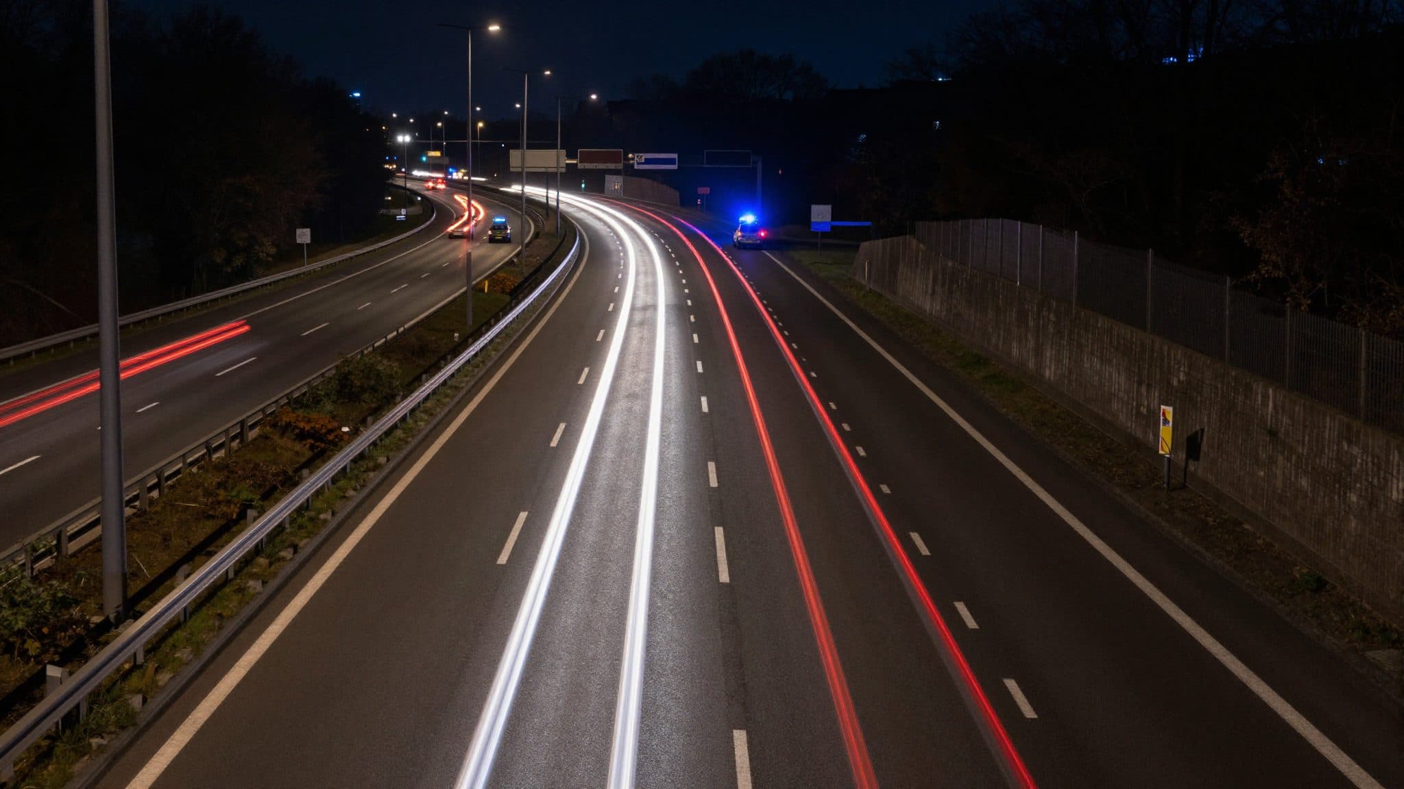 Un conducteur en fuite sur l'A1 fait demi-tour devant des policiers arme au poing