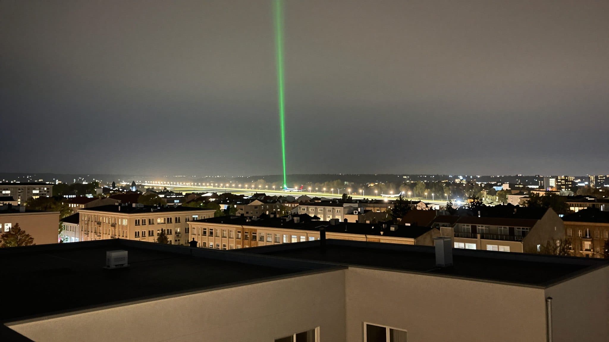 Aveuglement laser au-dessus de Graz : l'équipage d'un vol d'entraînement attaqué lors de l'approche