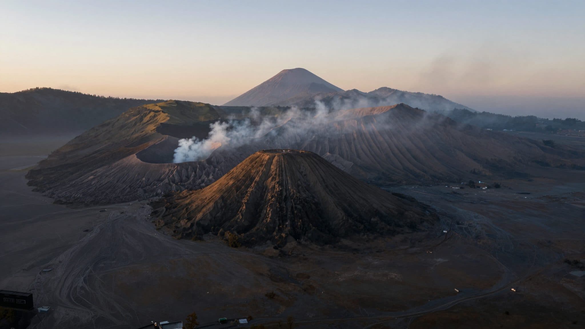 L'incendie du mont Bromo a été contenu, mais de nouveaux foyers se déclarent alors que l'Indonésie fait face à une saison sèche inhabituelle