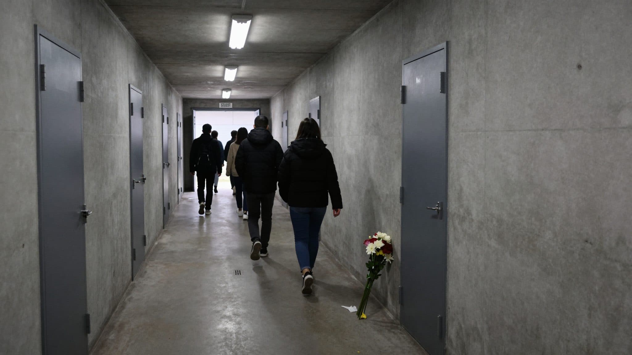 La présidente du Bundestag Klöckner rejette comme absurdes les comparaisons avec la RDA et se rend au mémorial de Hohenschönhausen