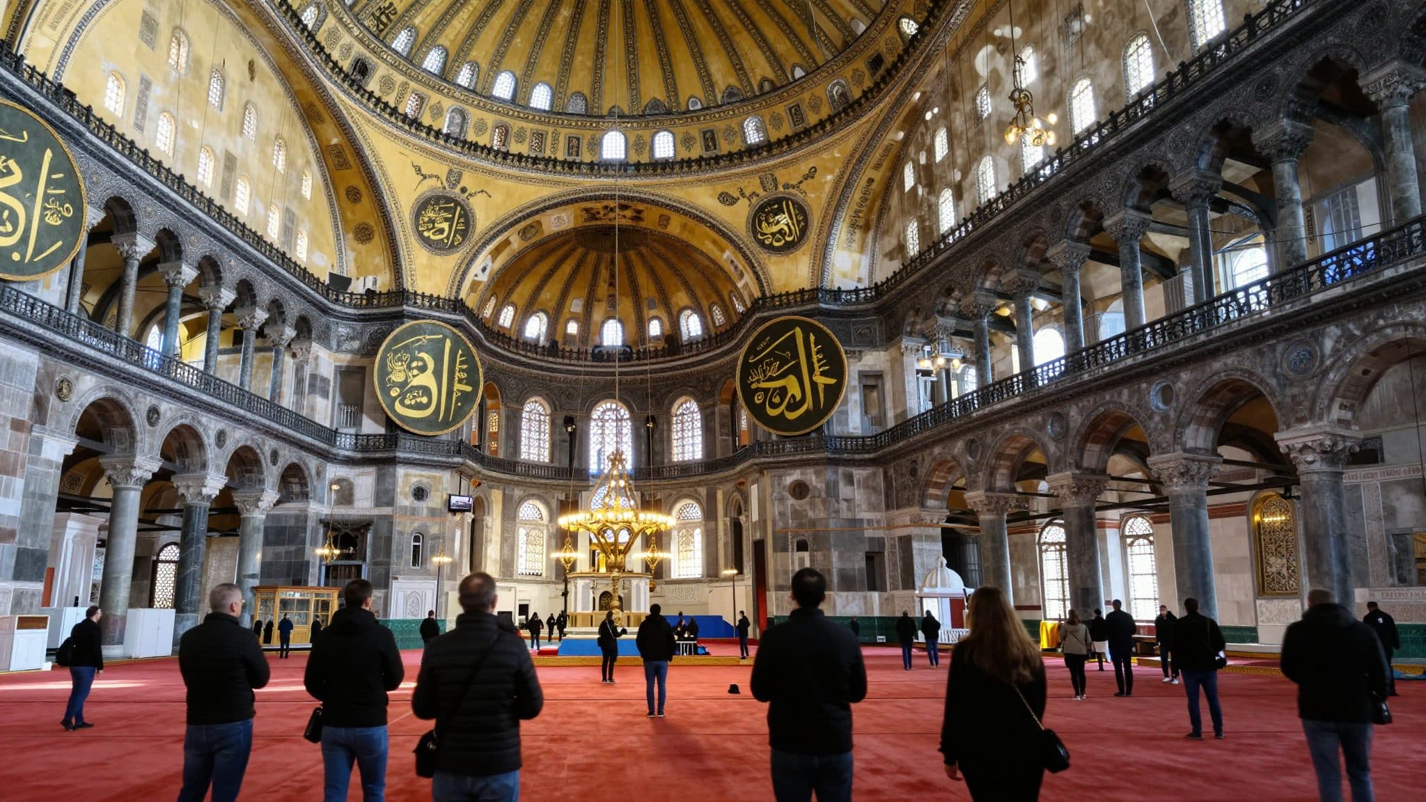 Arrestation à Sainte-Sophie : un couple de touristes russes placé en garde à vue après avoir lu la Bible