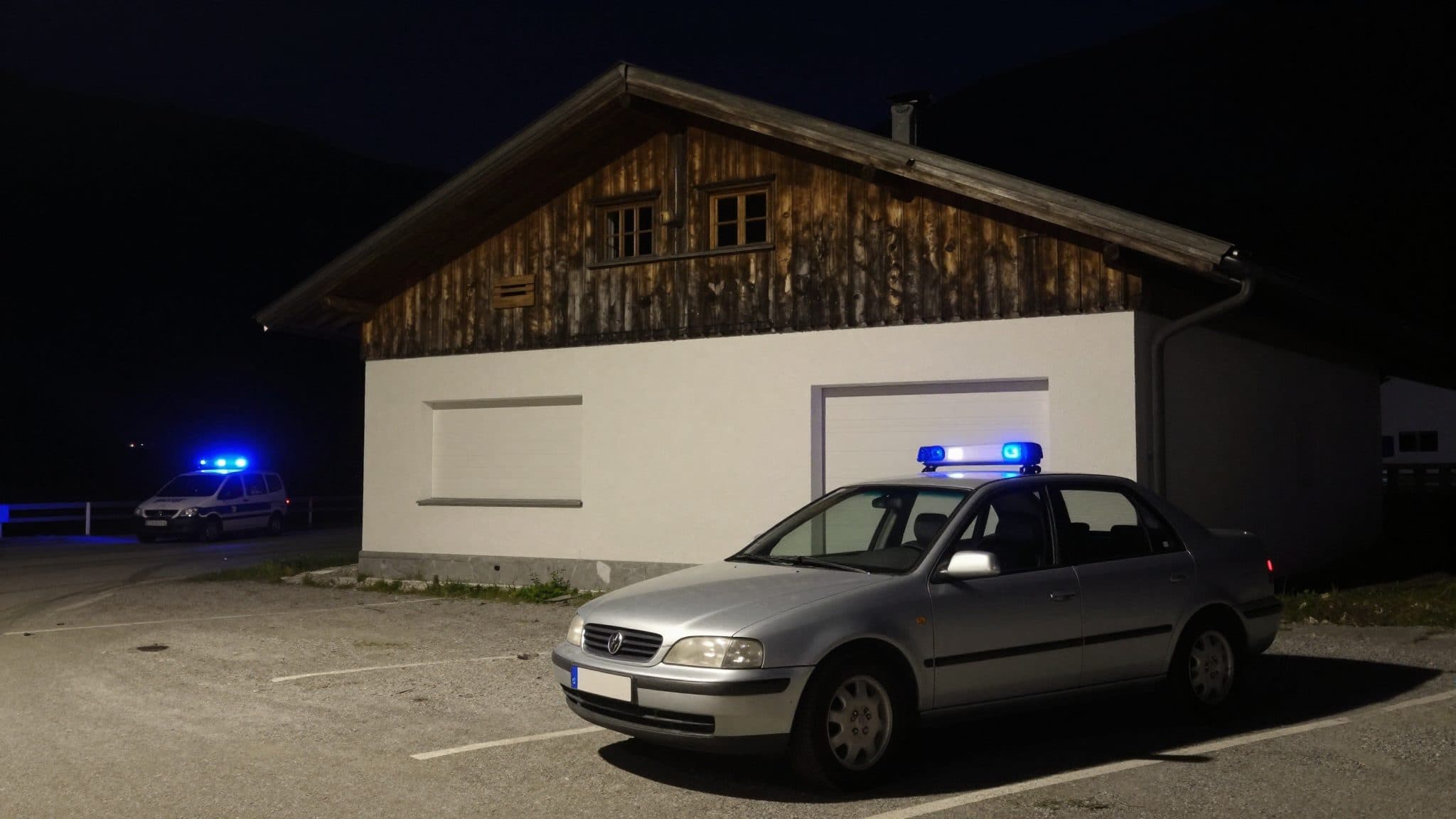 Tentative de meurtre au Tyrol : un homme de 32 ans aurait foncé sur son frère avec une voiture